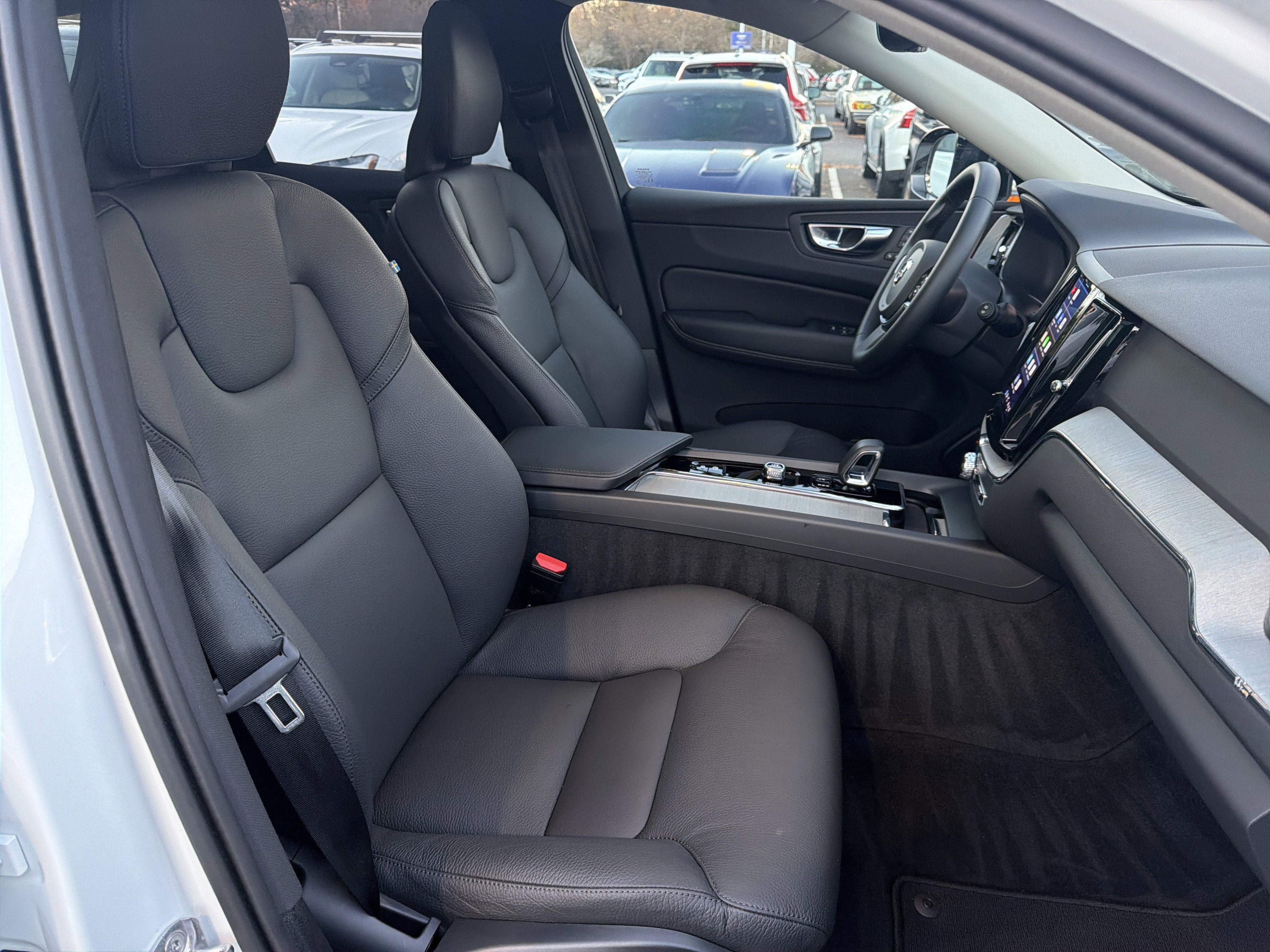 Certified 2025 Volvo XC60 B5 Plus image 35