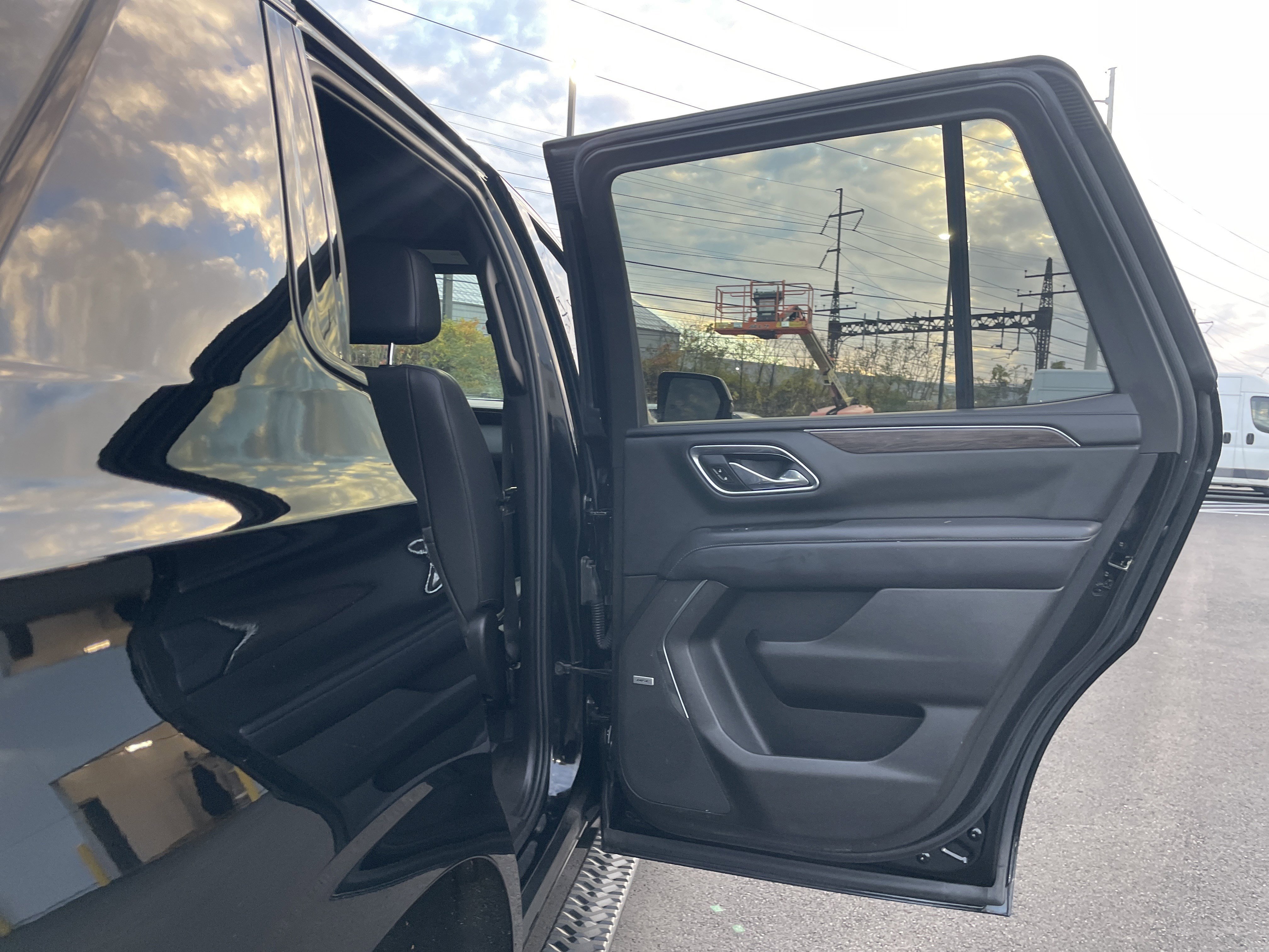 Used 2021 Chevrolet Tahoe Z71 w/ Luxury Package image 16