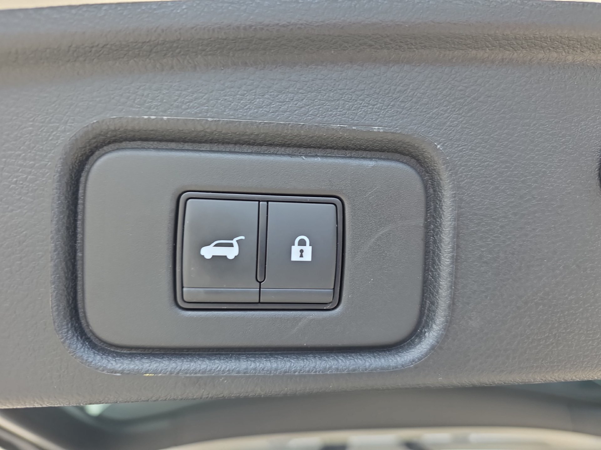 Used 2025 Nissan Pathfinder SL FWD image 13
