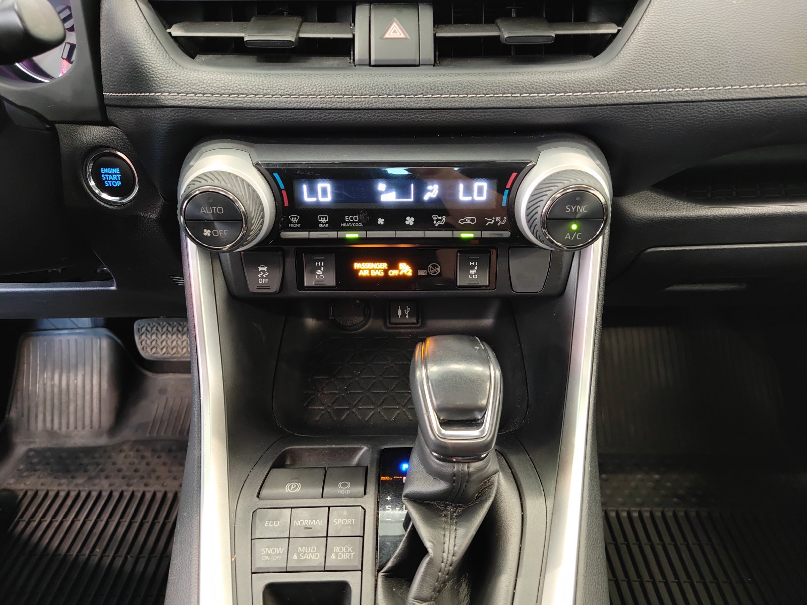 Used 2019 Toyota RAV4 XLE w/ Convenience Package AWD/4WD image 25