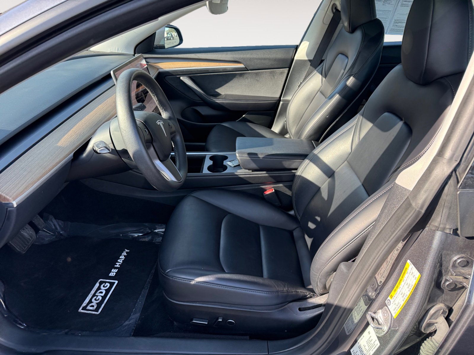 Used 2023 Tesla Model 3 Standard Range image 10