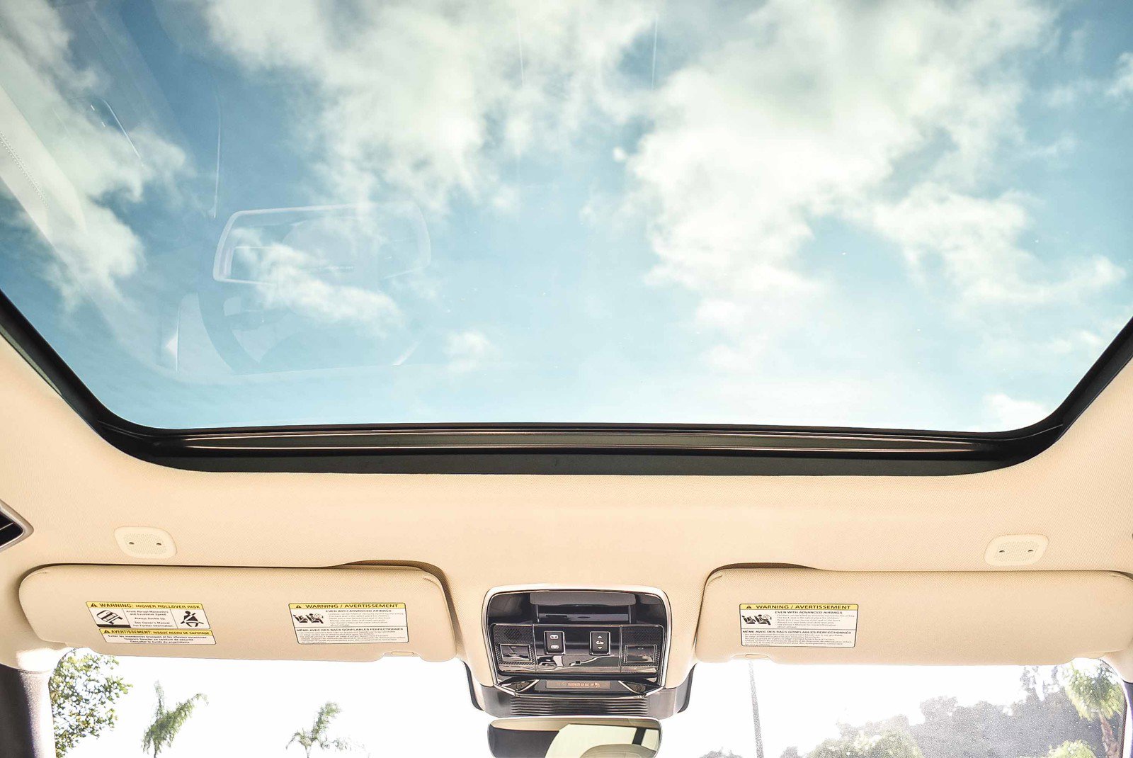 Certified 2025 Land Rover Range Rover SE image 17