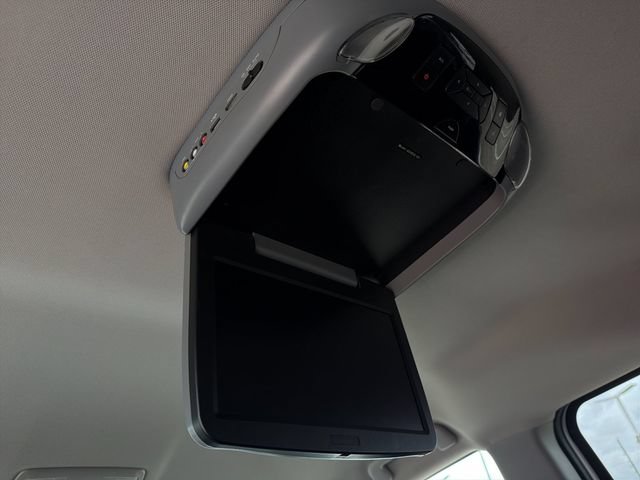 Used 2015 Toyota Sienna SE FWD image 16