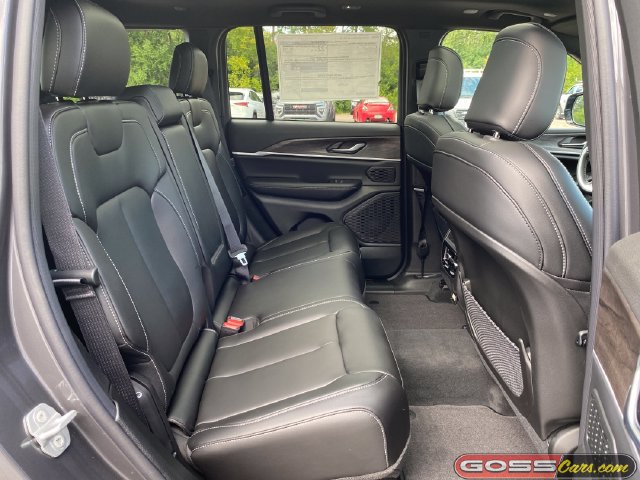 New 2026 Jeep Grand Cherokee Limited w/ Limited Altitude Package AWD/4WD image 8