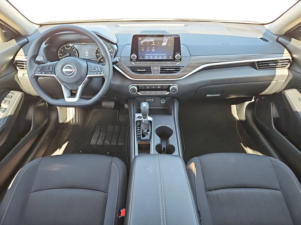 Used 2025 Nissan Altima 2.5 SV FWD image 26