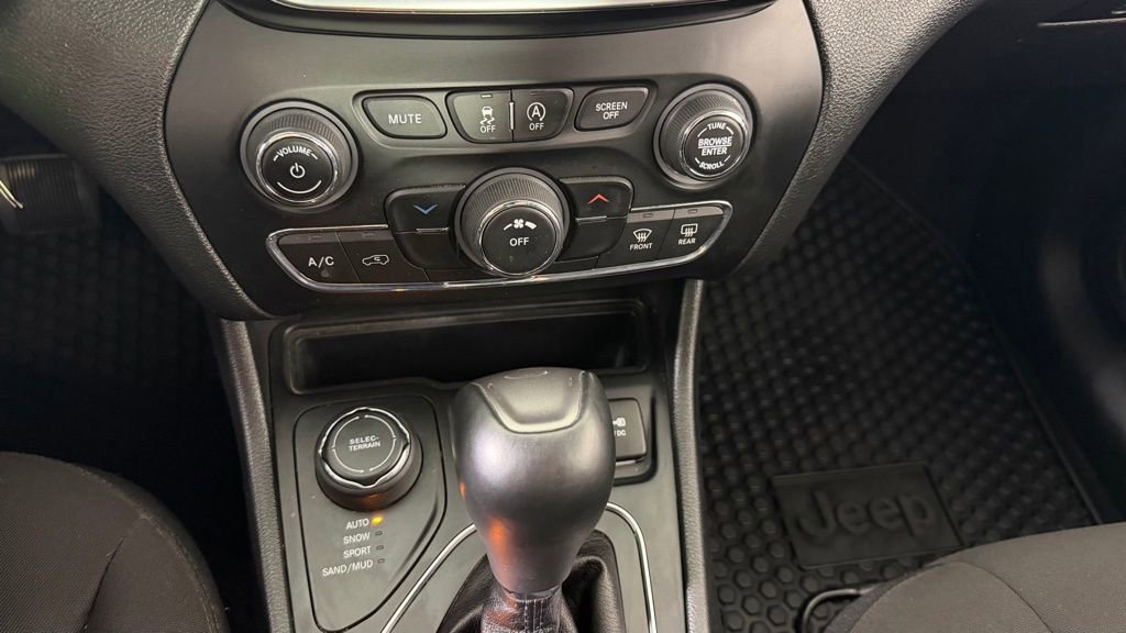 Used 2019 Jeep Cherokee Sport w/ Cold Weather Group AWD/4WD image 24