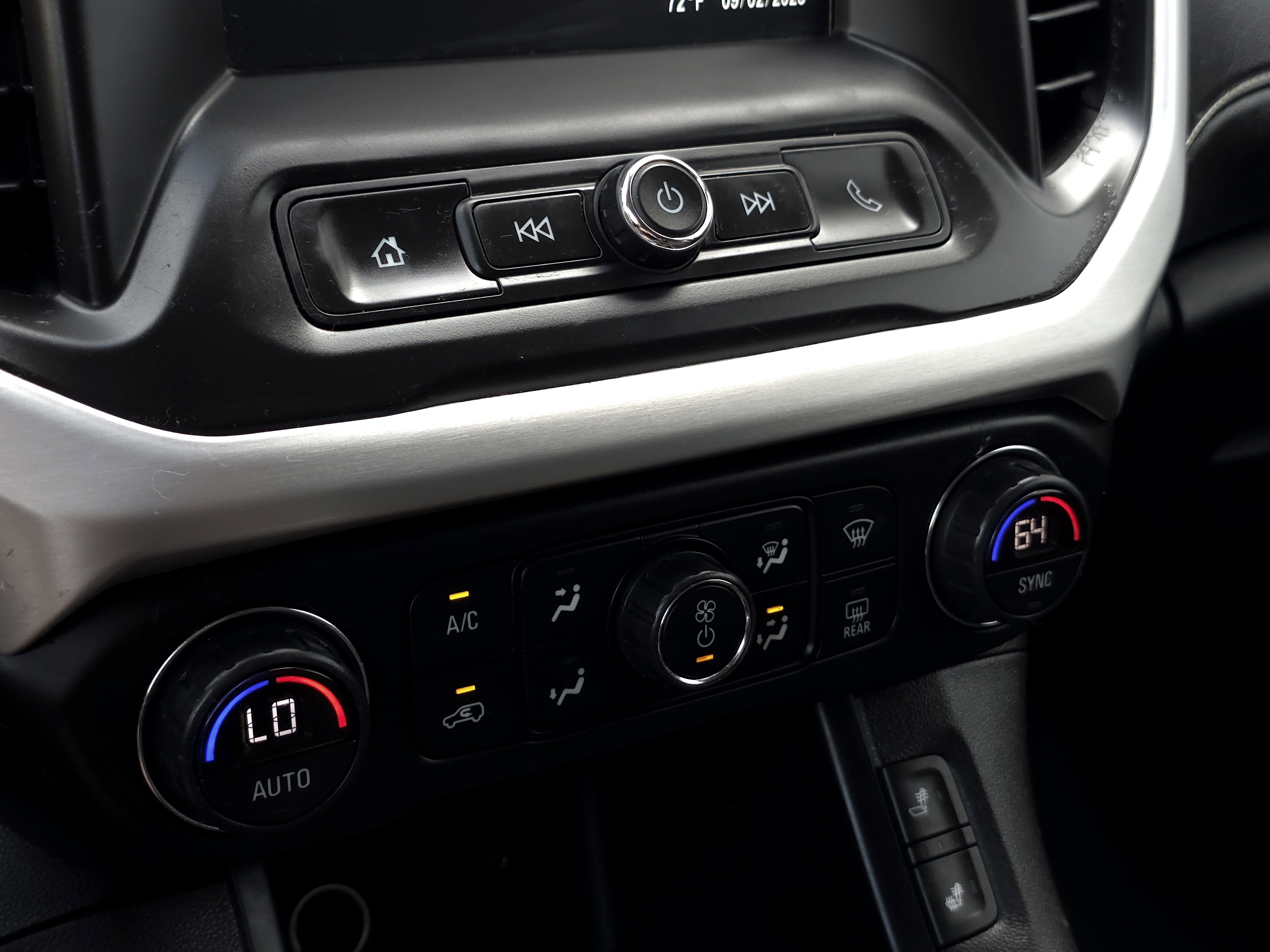 Used 2019 GMC Acadia SLE image 18