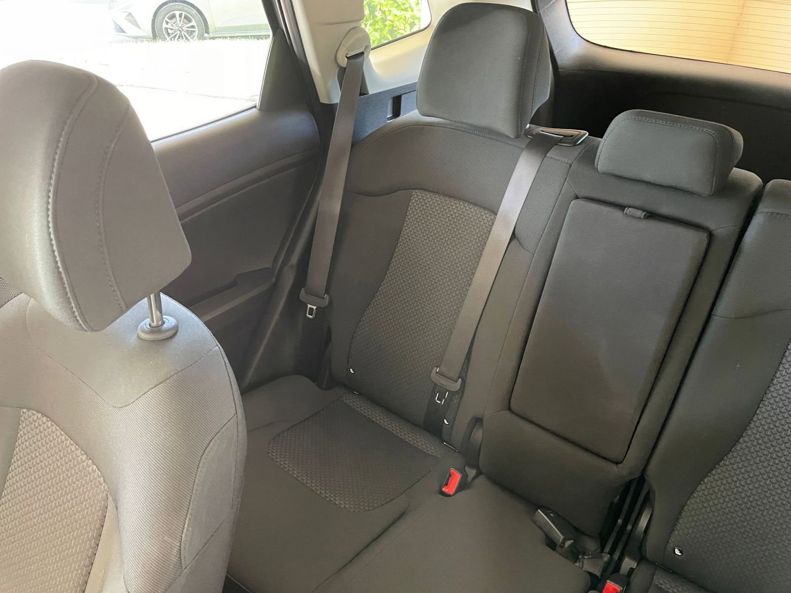 Used 2025 Kia Sportage LX image 39