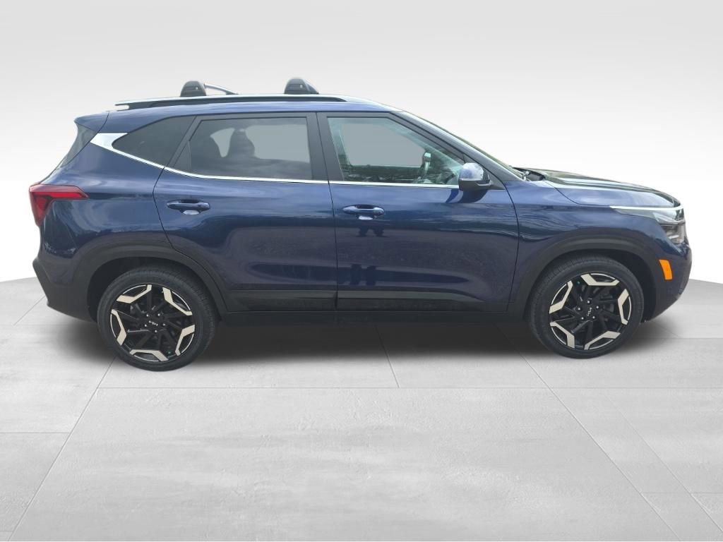 Used 2024 Kia Seltos SX w/ SX Sunroof Package AWD/4WD image 4
