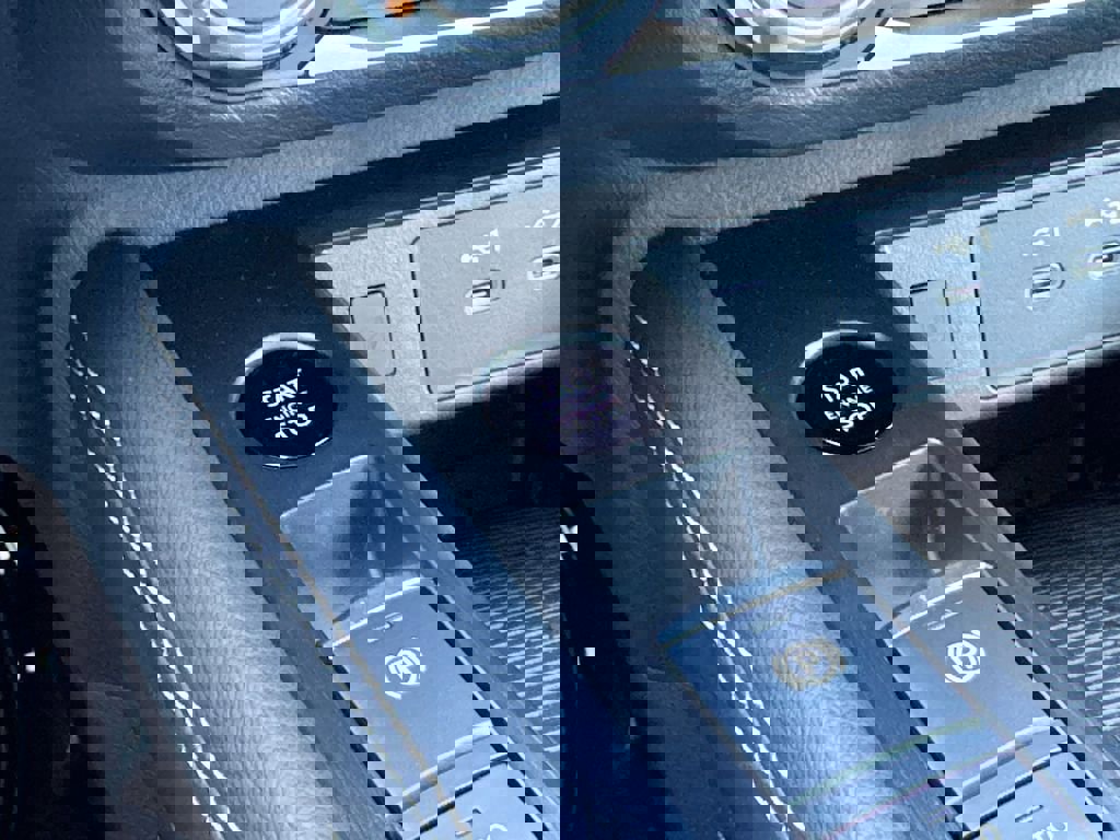 Used 2025 Nissan Kicks SV image 18