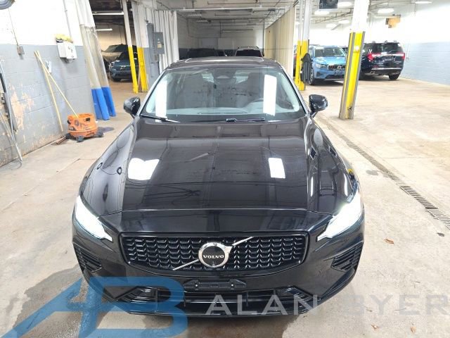 Used 2024 Volvo S60 T8 Plus image 1
