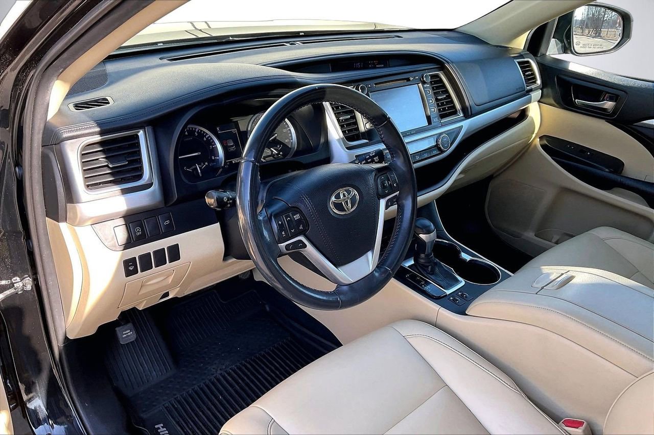 Used 2019 Toyota Highlander XLE image 20
