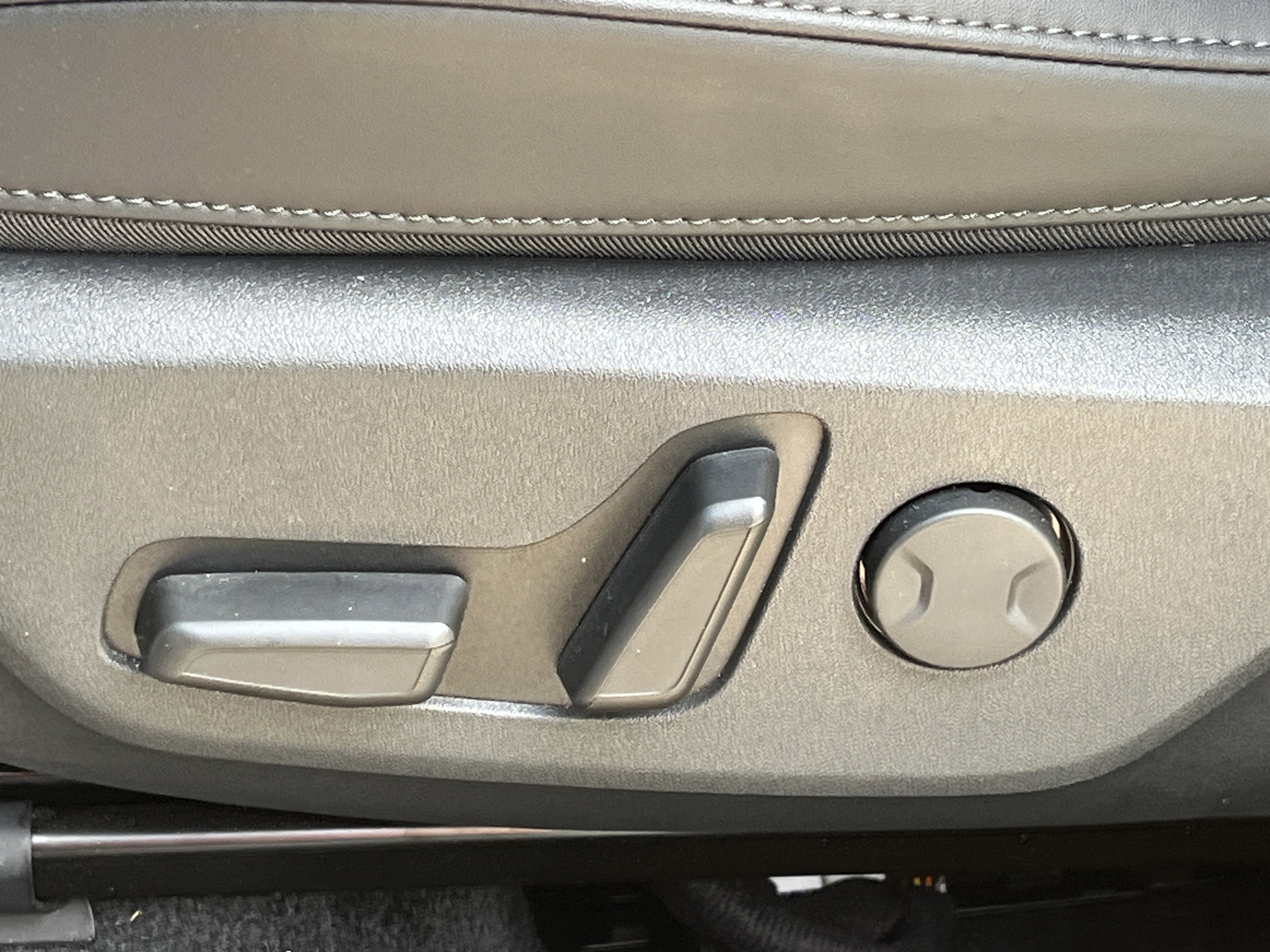 Used 2025 Kia Niro SX FWD image 18