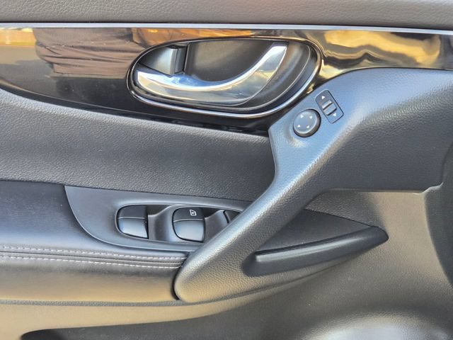 Used 2021 Nissan Rogue Sport SV FWD image 17