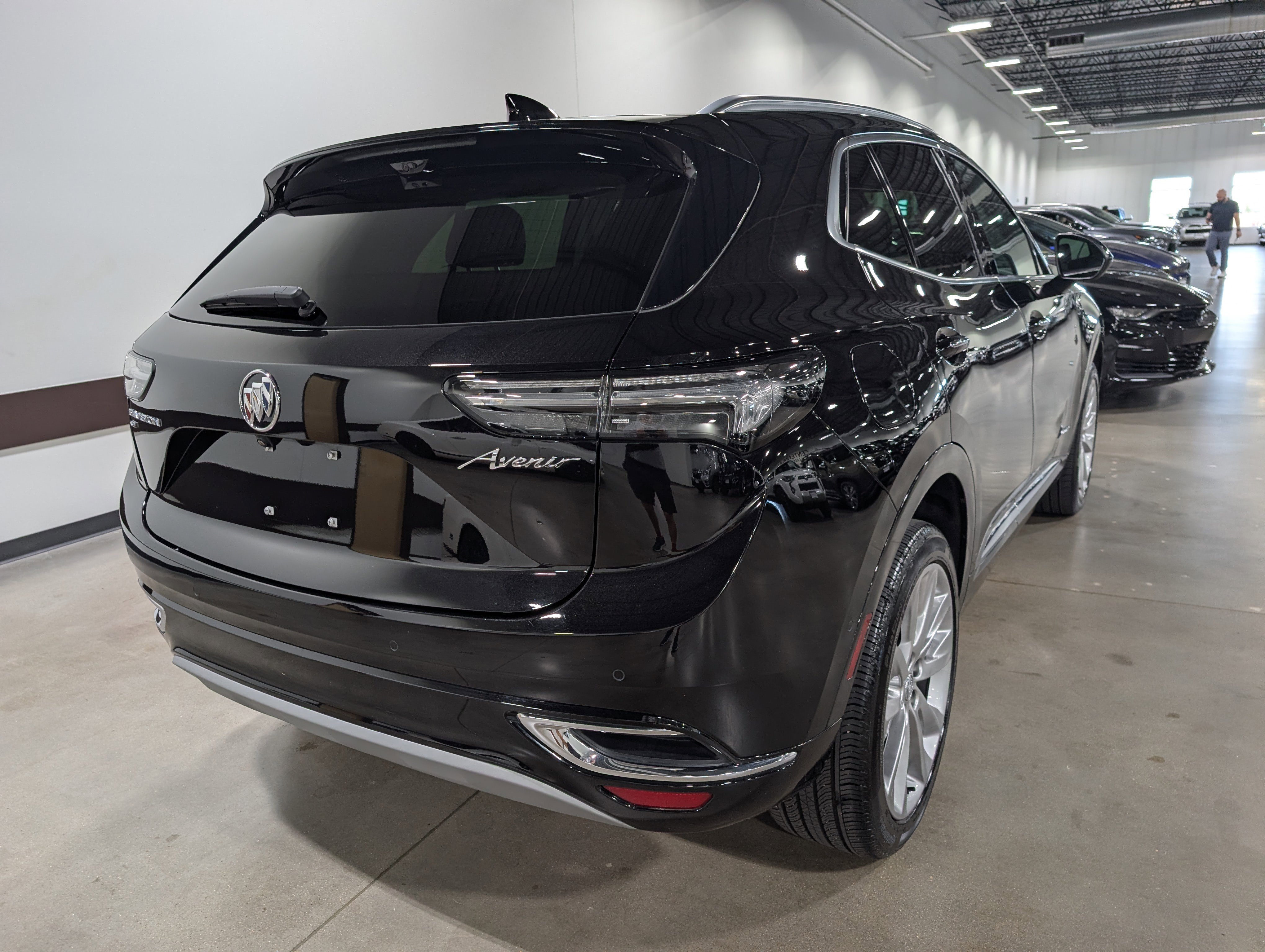 Used 2023 Buick Envision Avenir image 3