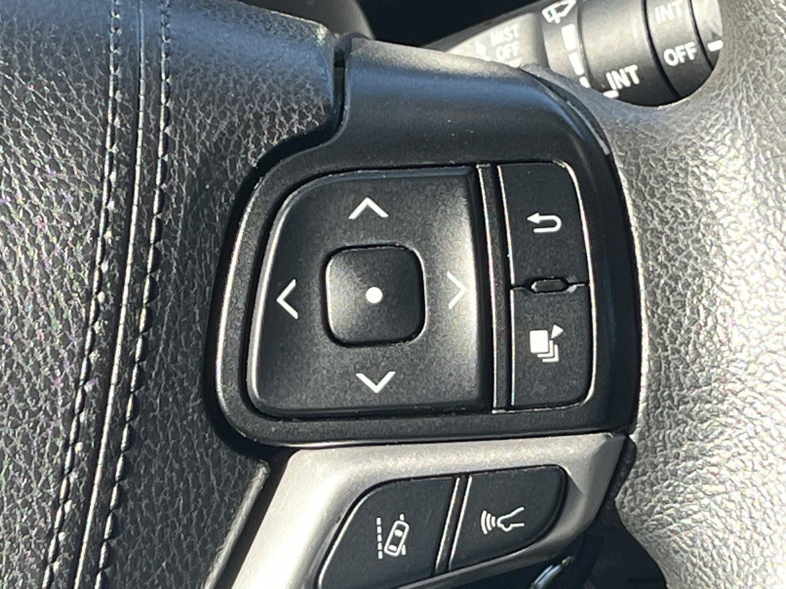 Used 2019 Toyota Highlander LE FWD image 18