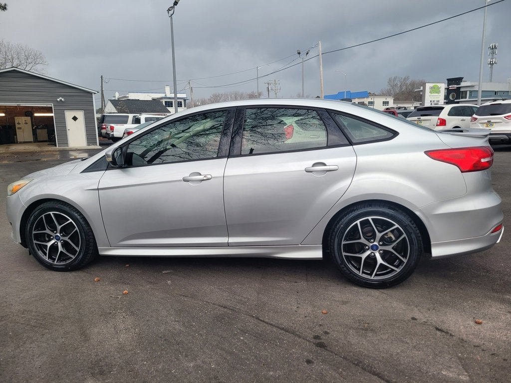 Used 2015 Ford Focus SE w/ SE Sport Package image 8