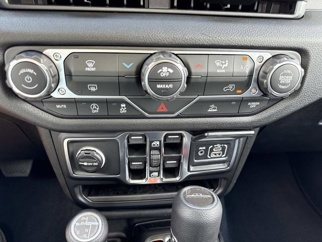 New 2025 Jeep Gladiator Sport image 24