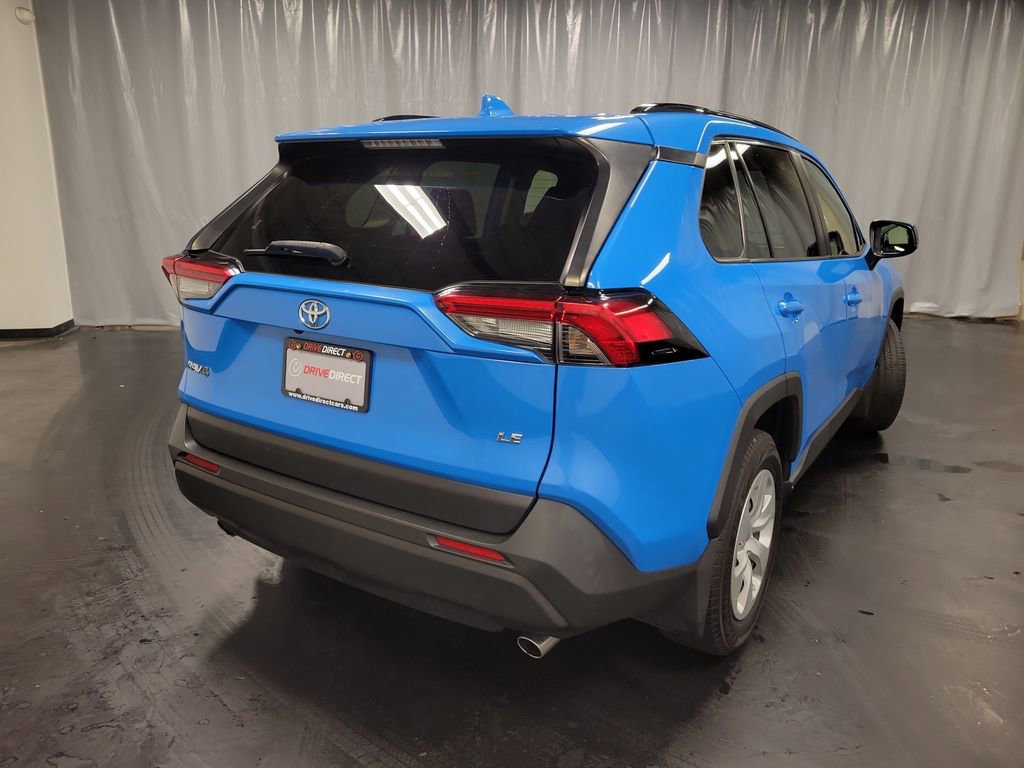 Used 2019 Toyota RAV4 LE w/ Carpet Mat Package image 8