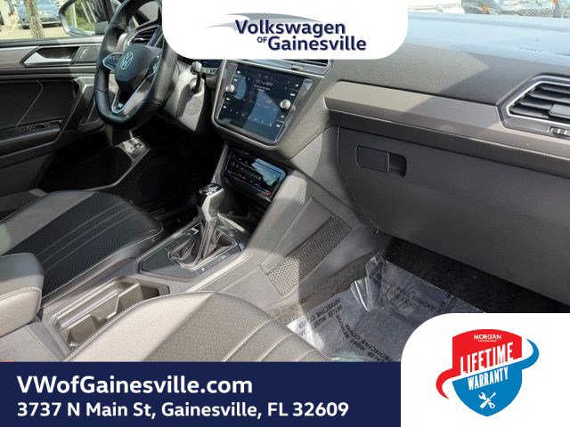 Certified 2024 Volkswagen Tiguan SE R-Line image 11