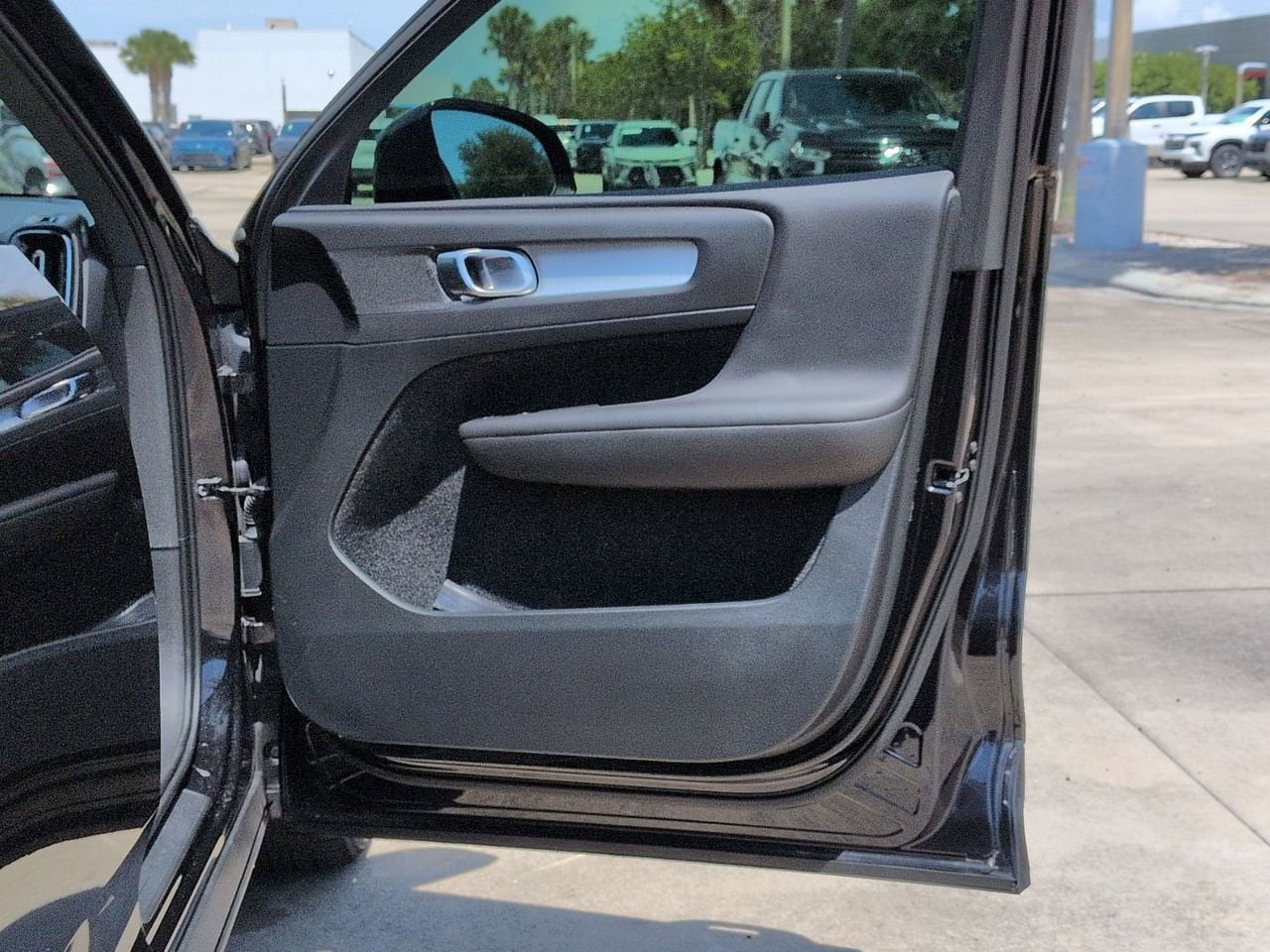 Used 2020 Volvo XC40 T5 Momentum AWD/4WD image 21