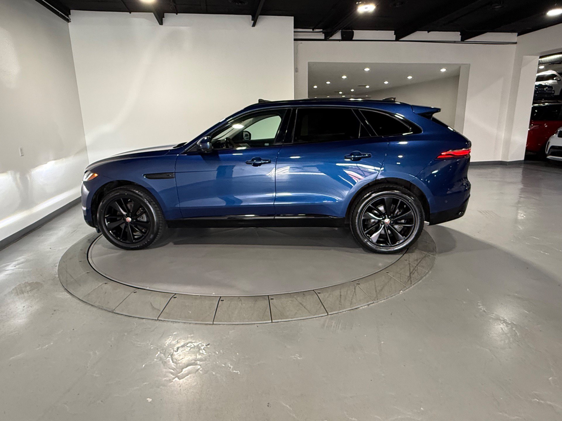 Used 2021 Jaguar F-PACE S AWD/4WD image 13
