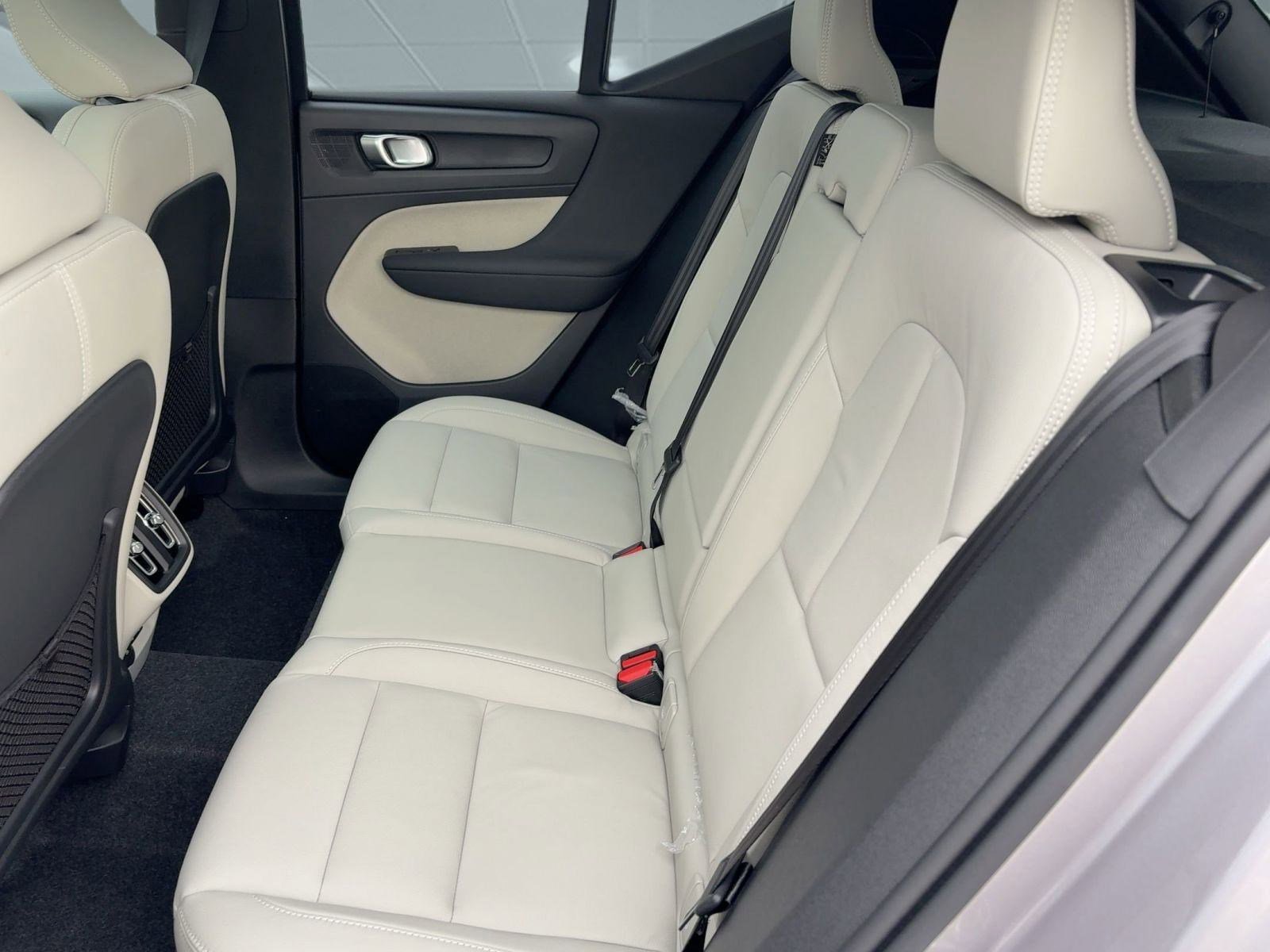 New 2026 Volvo XC40 B5 Ultra w/ Climate Package image 24