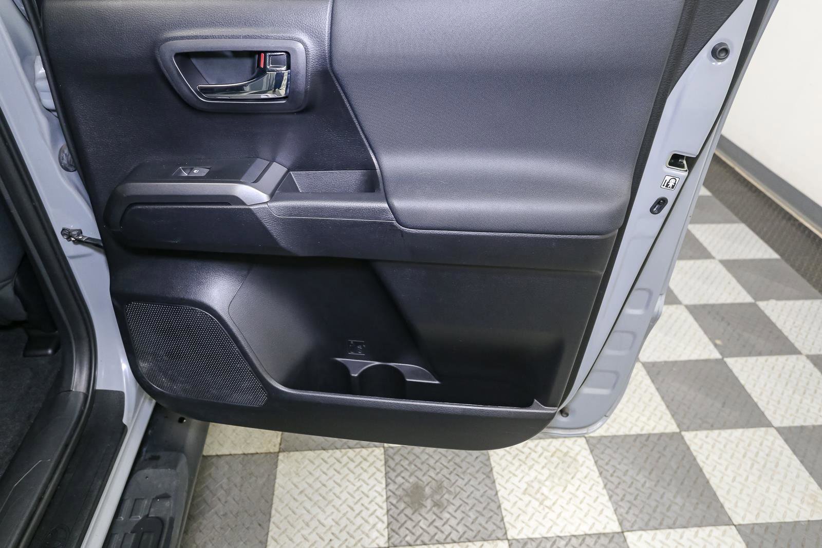 Used 2020 Toyota Tacoma TRD Sport image 21