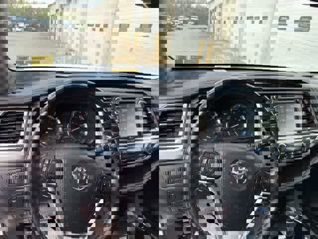 Used 2017 Toyota Highlander XLE image 7