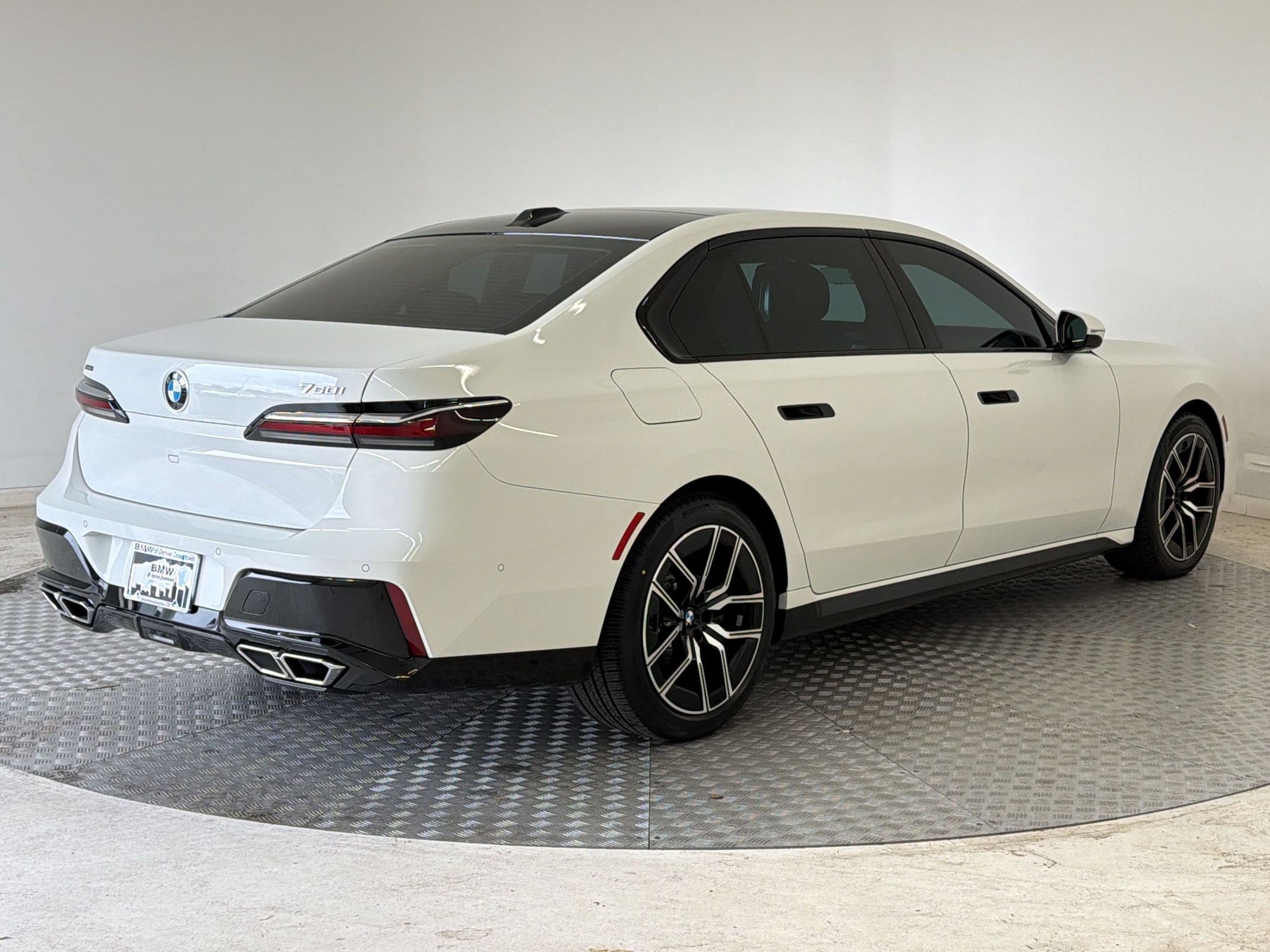 Certified 2024 BMW 760i xDrive AWD/4WD image 9