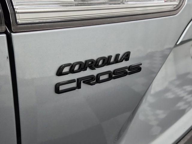 Used 2024 Toyota Corolla Cross SE image 7