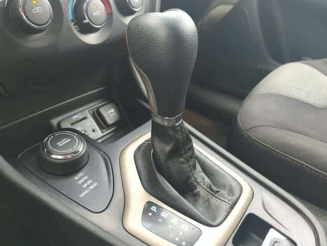 Used 2015 Jeep Cherokee Sport AWD/4WD image 28