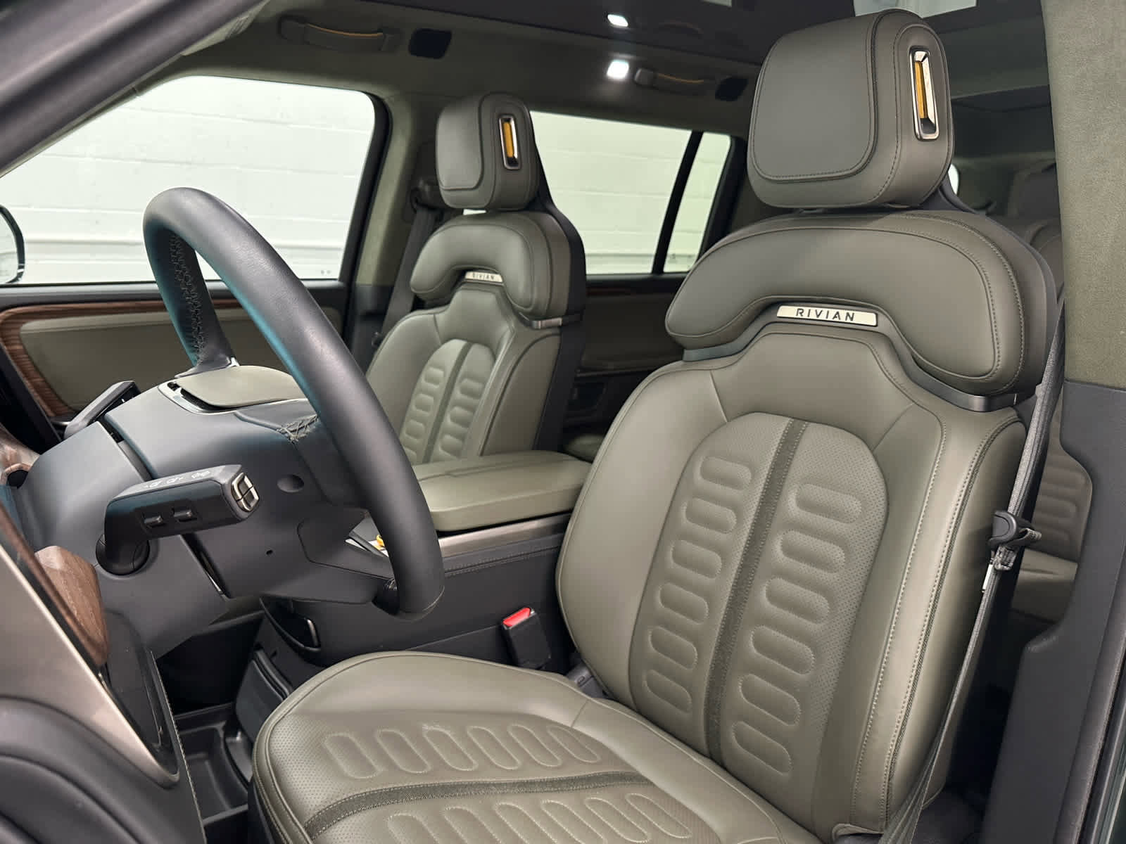 Used 2024 Rivian R1S Adventure image 13