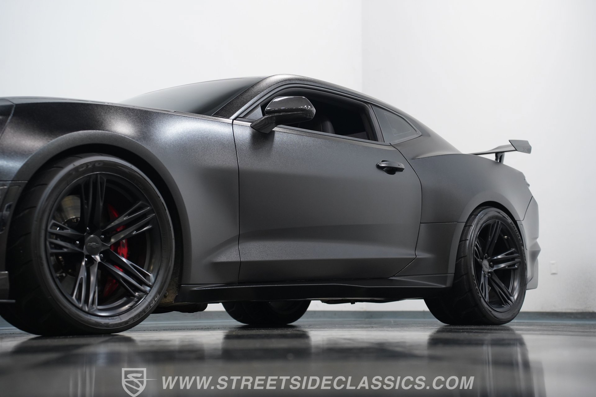 Used 2019 Chevrolet Camaro ZL1 RWD image 21