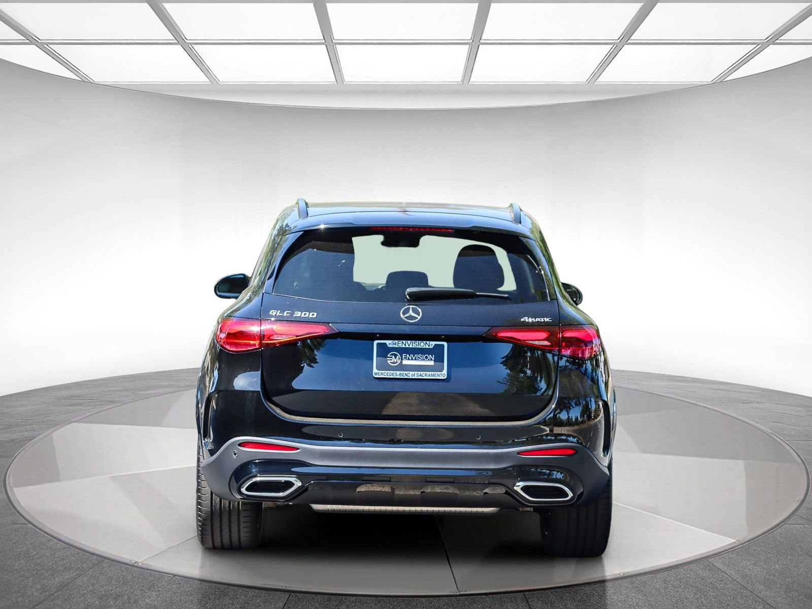 Used 2024 Mercedes-Benz GLC 300 4MATIC image 3