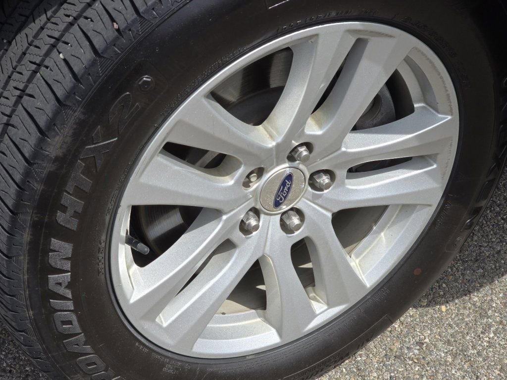 Used 2018 Ford Explorer XLT AWD/4WD image 9