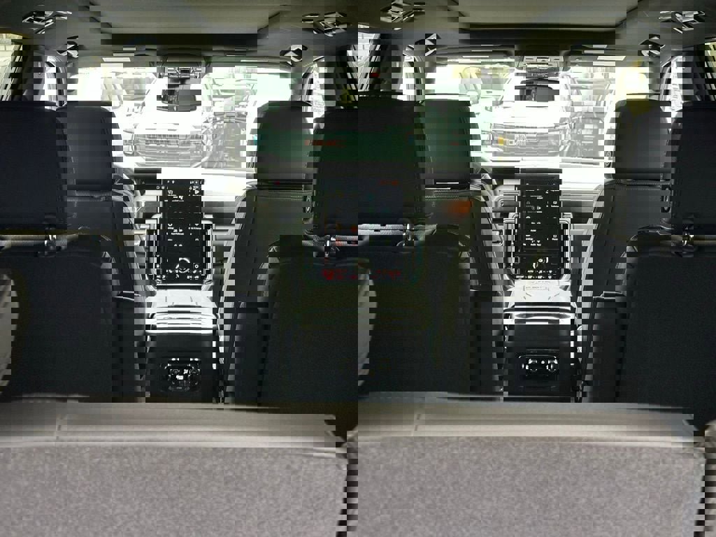 New 2026 GMC Yukon Denali w/ Sun & Power Step Package image 9