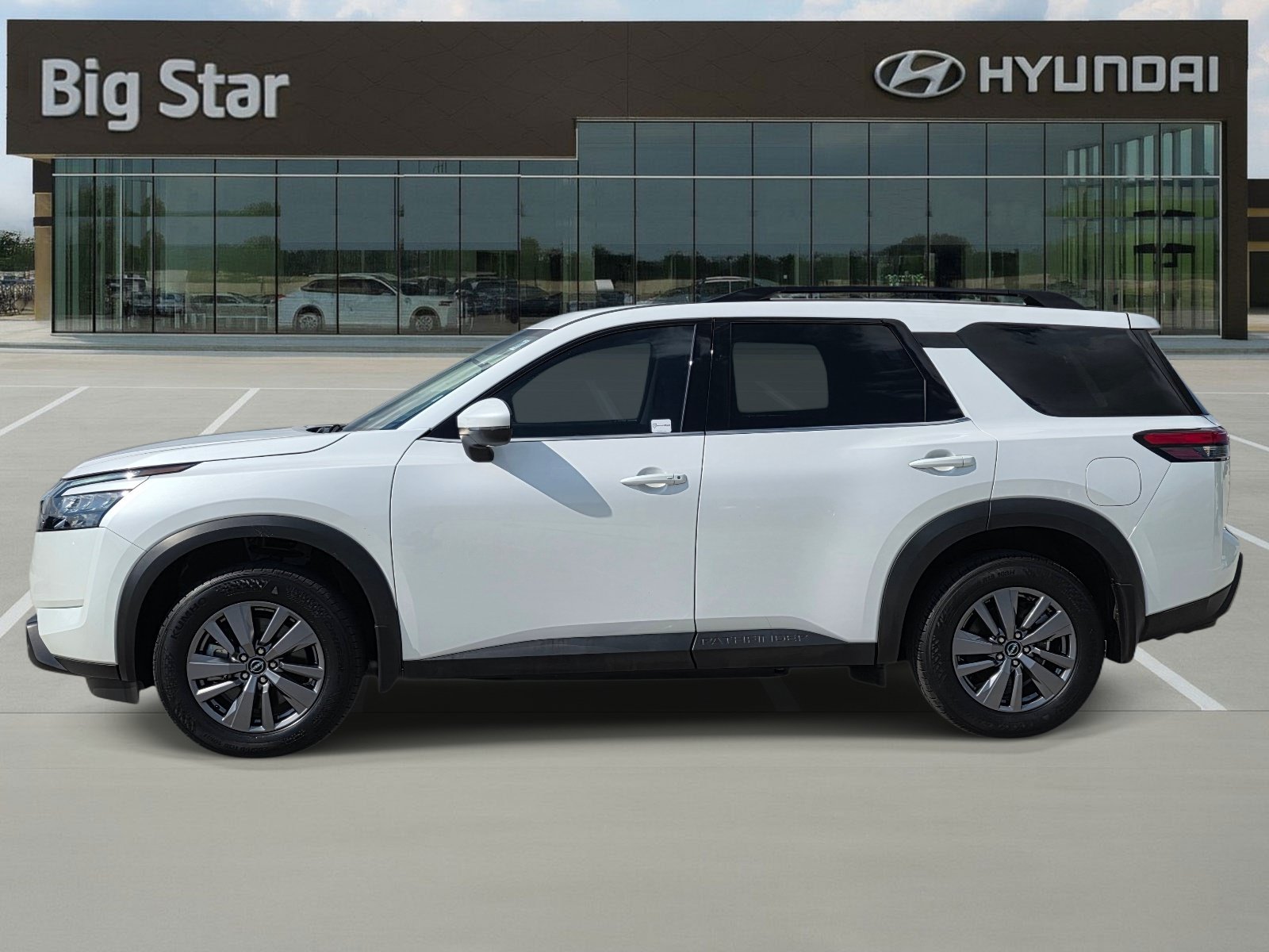 Used 2025 Nissan Pathfinder SV w/ SV Premium Package FWD image 2