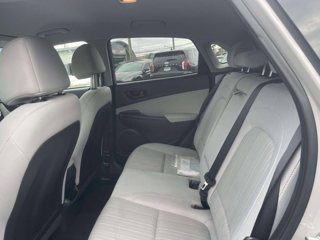 Used 2023 Hyundai Kona SEL image 12