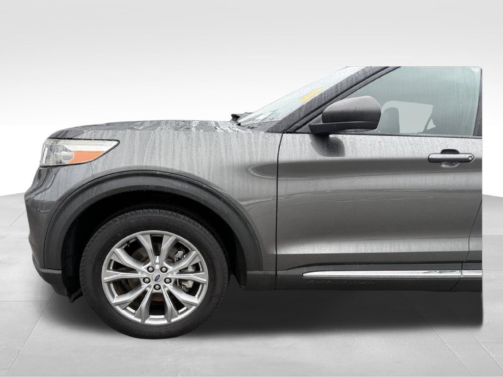 Used 2020 Ford Explorer XLT w/ Equipment Group 202A AWD/4WD image 23
