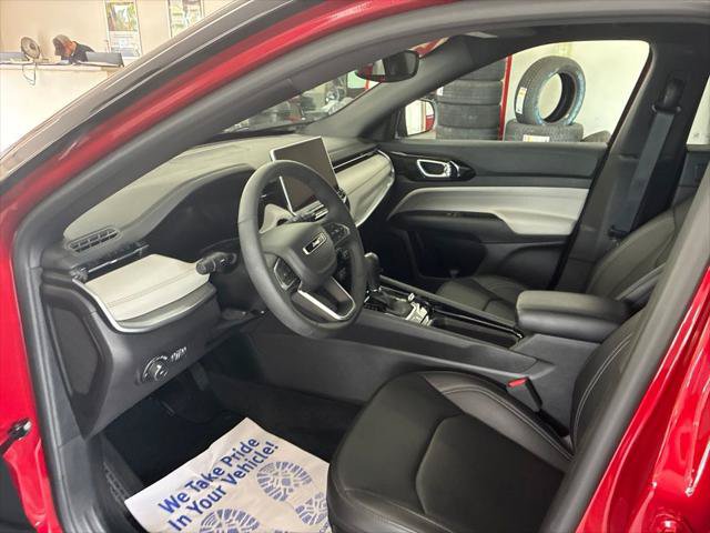 Certified 2025 Jeep Compass Limited w/ Elite Group AWD/4WD image 8