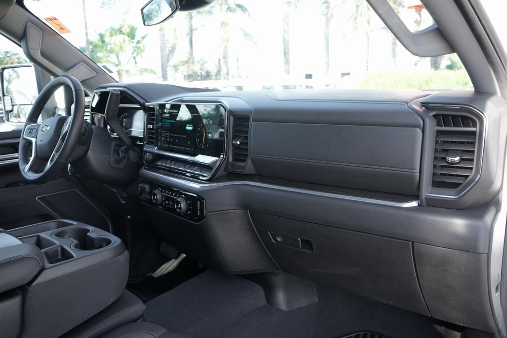Used 2025 Chevrolet Silverado 3500 LT w/ Convenience Package image 35