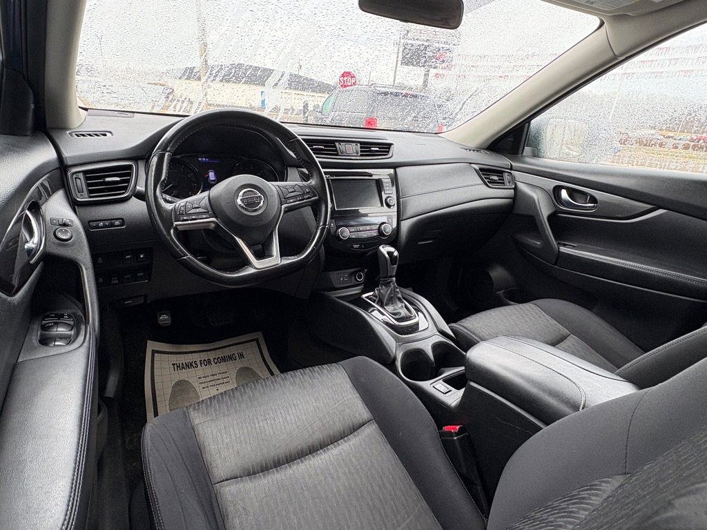 Used 2018 Nissan Rogue SV w/ Sun & Sound Touring Package image 9