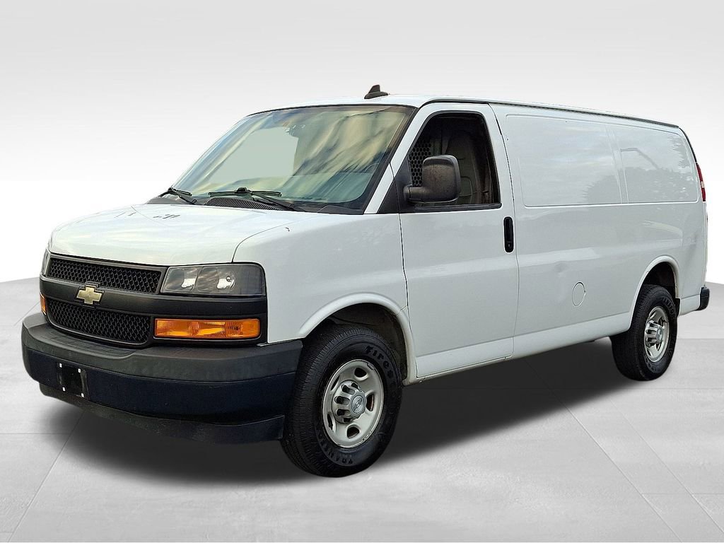 Used 2018 Chevrolet Express 3500 w/ Driver Convenience Package image 3