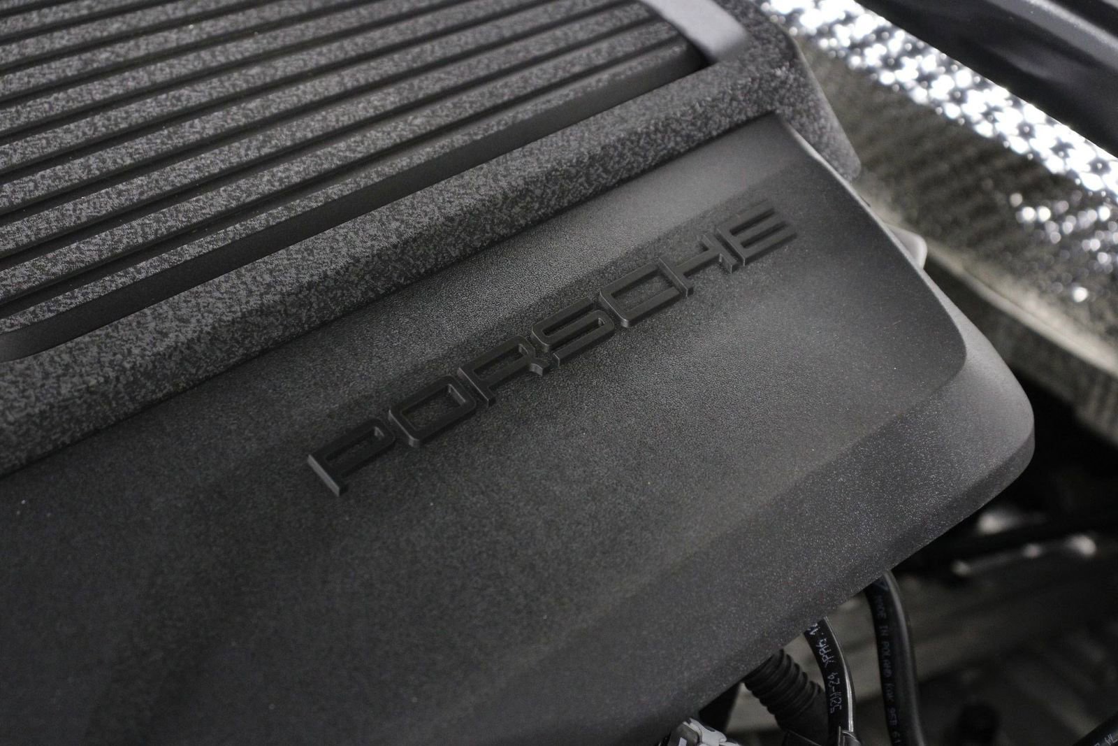 Certified 2025 Porsche Macan AWD/4WD image 27