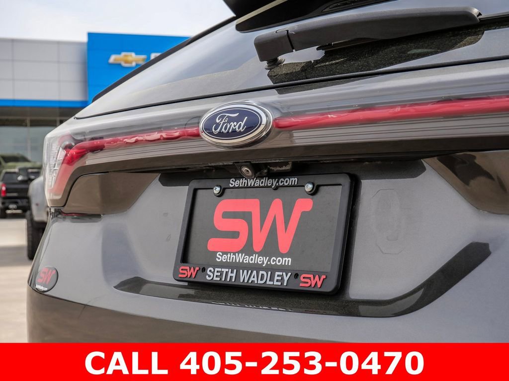 Used 2015 Ford Edge SEL FWD image 10