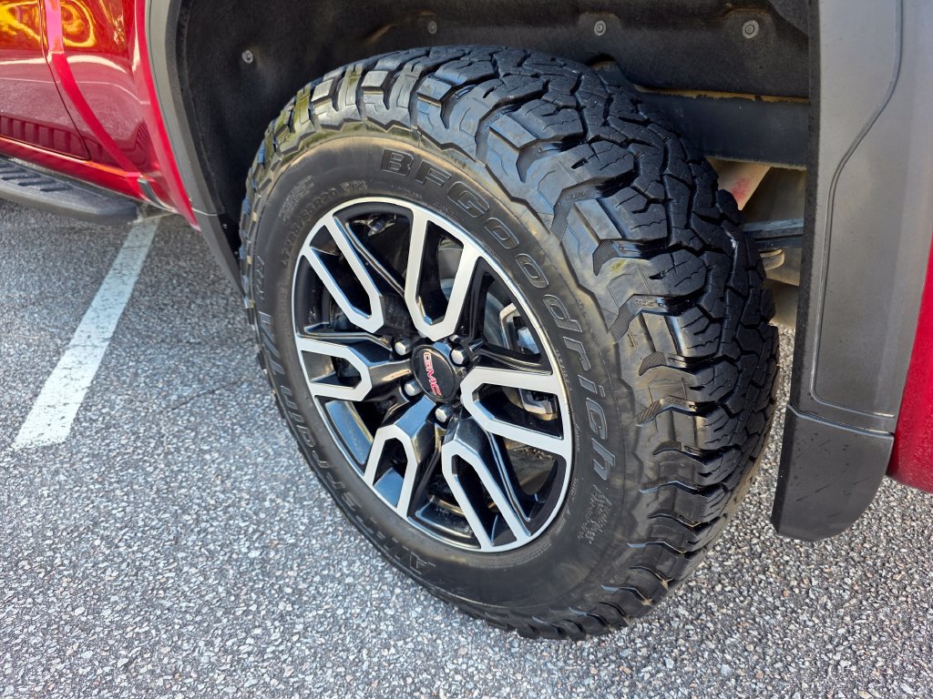 Used 2025 GMC Sierra 1500 AT4 w/ AT4 Premium Package AWD/4WD image 32