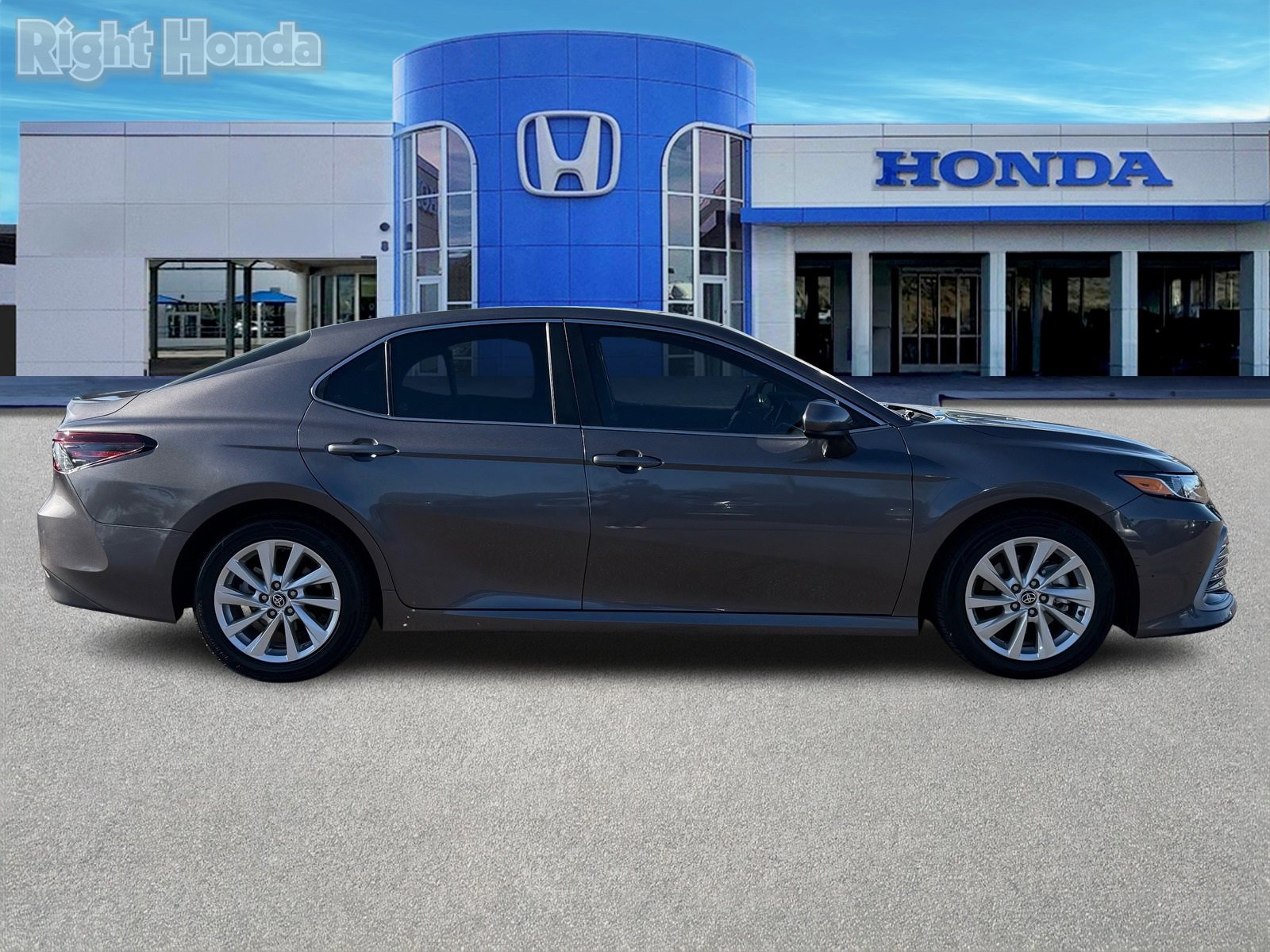 Used 2023 Toyota Camry LE image 8