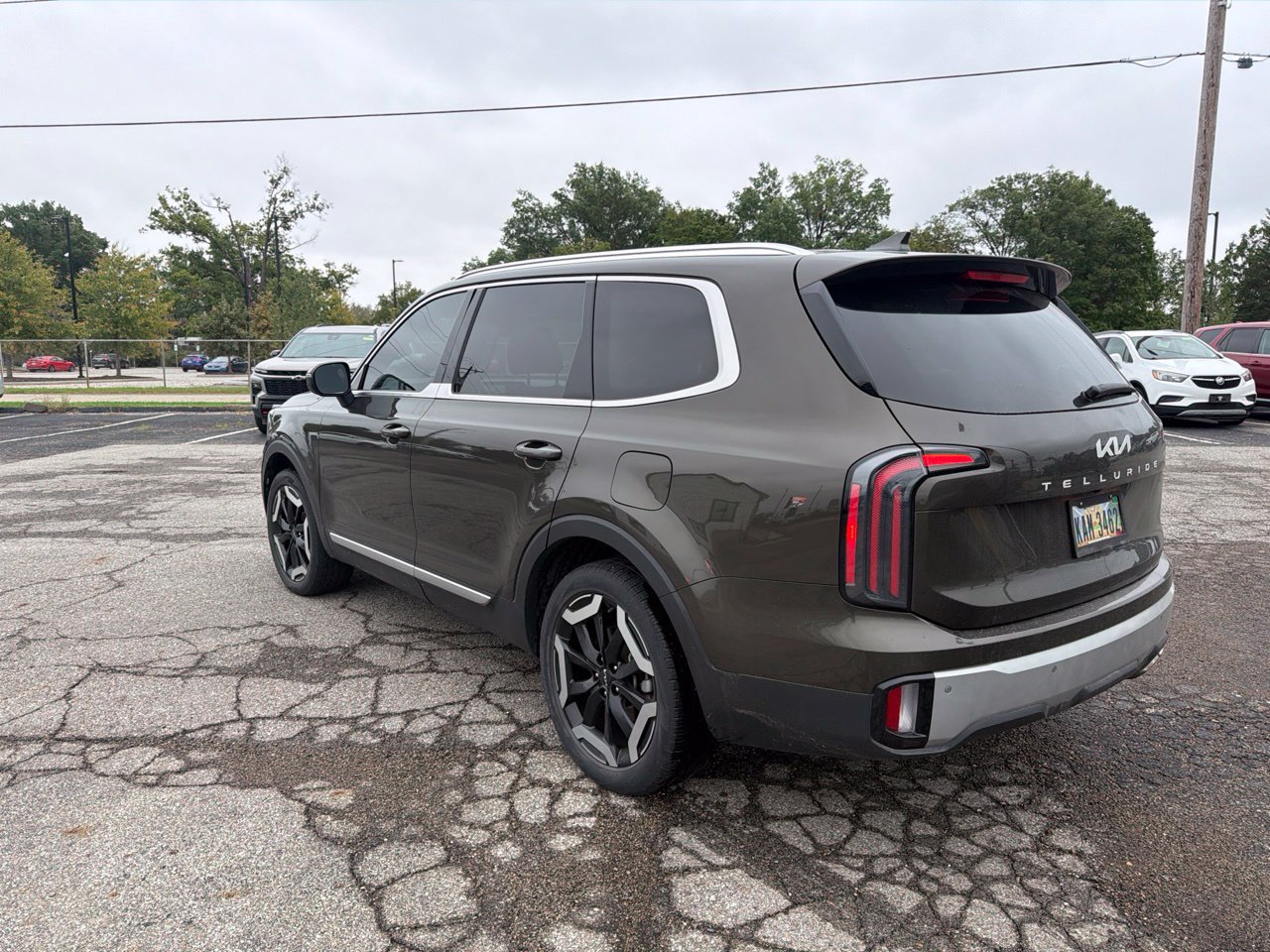 Used 2023 Kia Telluride EX w/ EX Captain's Chair Package FWD image 6