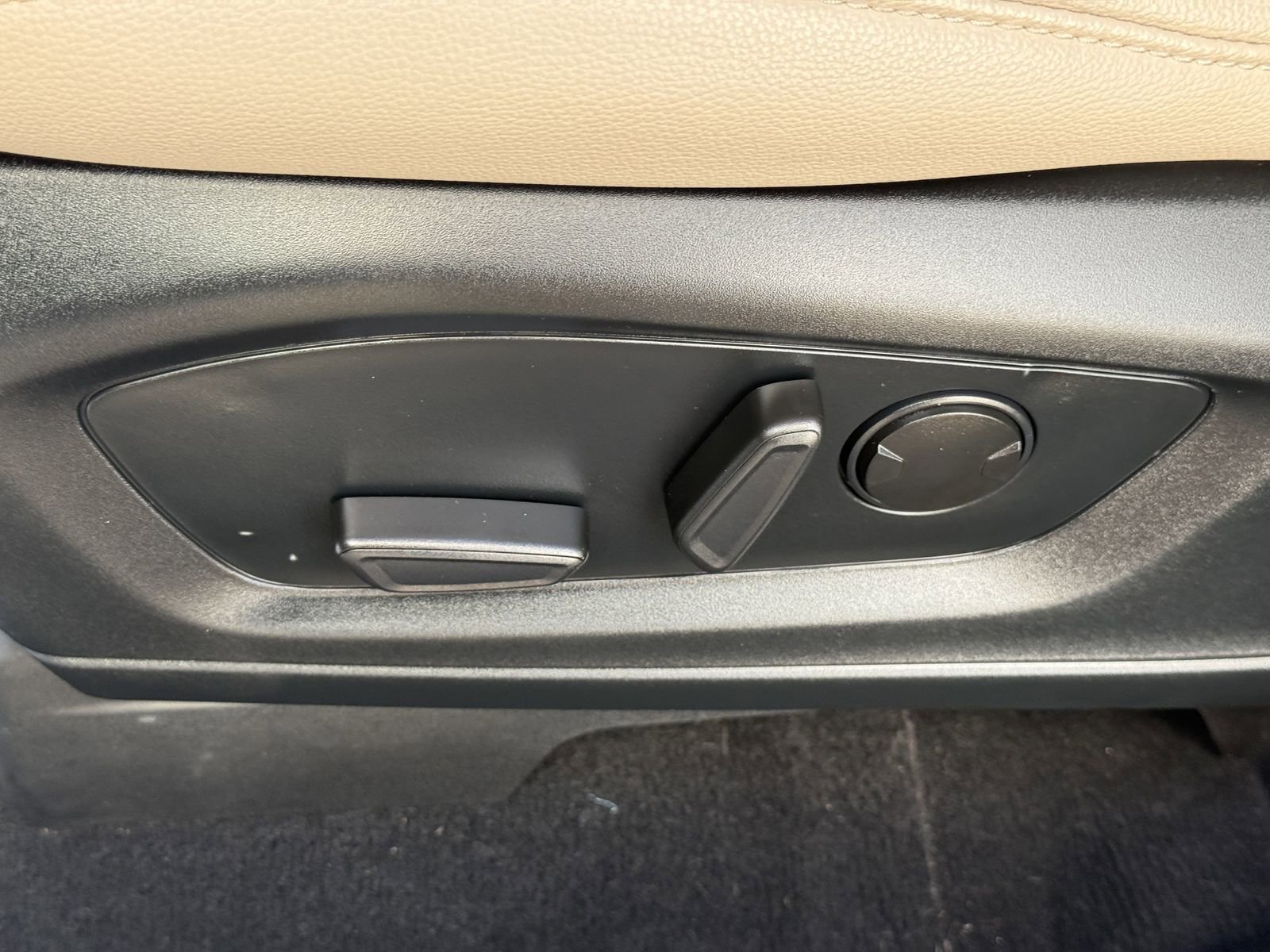 Certified 2021 Ford Explorer XLT w/ Equipment Group 202A image 19